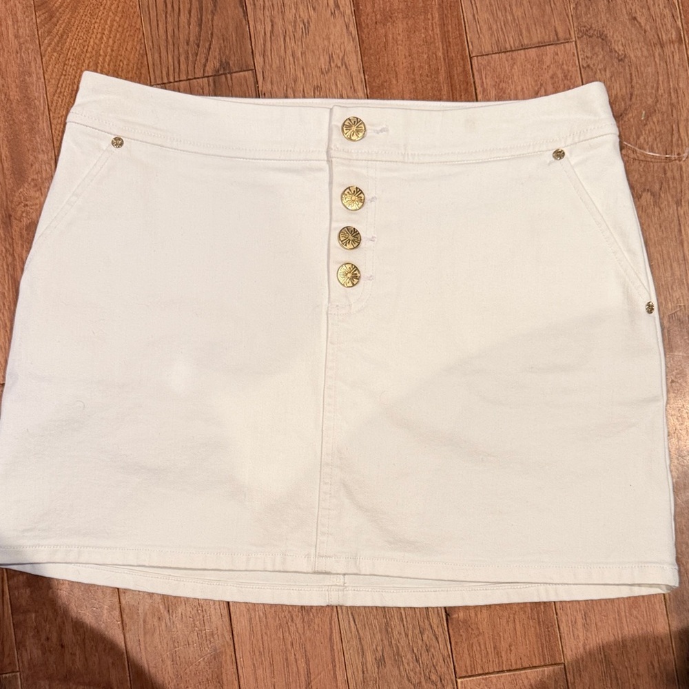 Lilly Pulitzer White Skort with Gold Buttons
